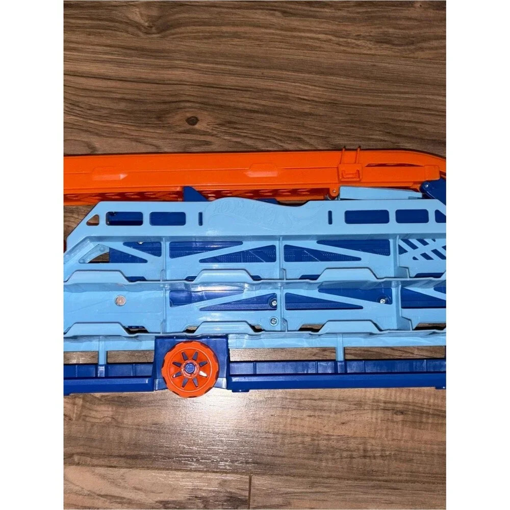 Hot Wheels transformable hauler